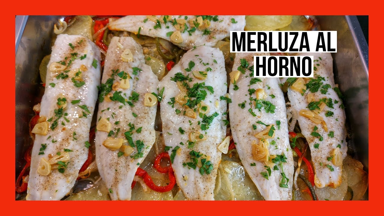 Delicioso plato de merluza al horno con patatas y cebolla, ¡con la mejor calidad en merluza congelada!