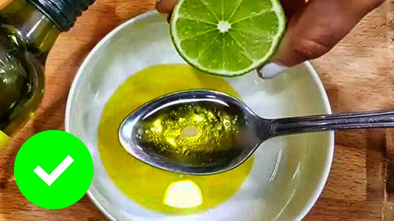 Combina agua tibia, limón y aceite de oliva para una piel increíble