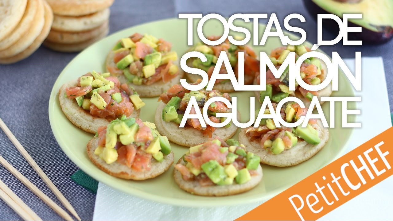 Delicioso aperitivo de salmón y aguacate: una explosión de sabor en tu paladar.