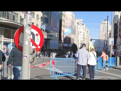 Descubre la energía de la Calle Maratón en Madrid: ¡13