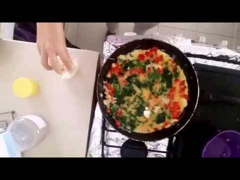 Delicioso desayuno: espinacas con huevo y toque de pimentón